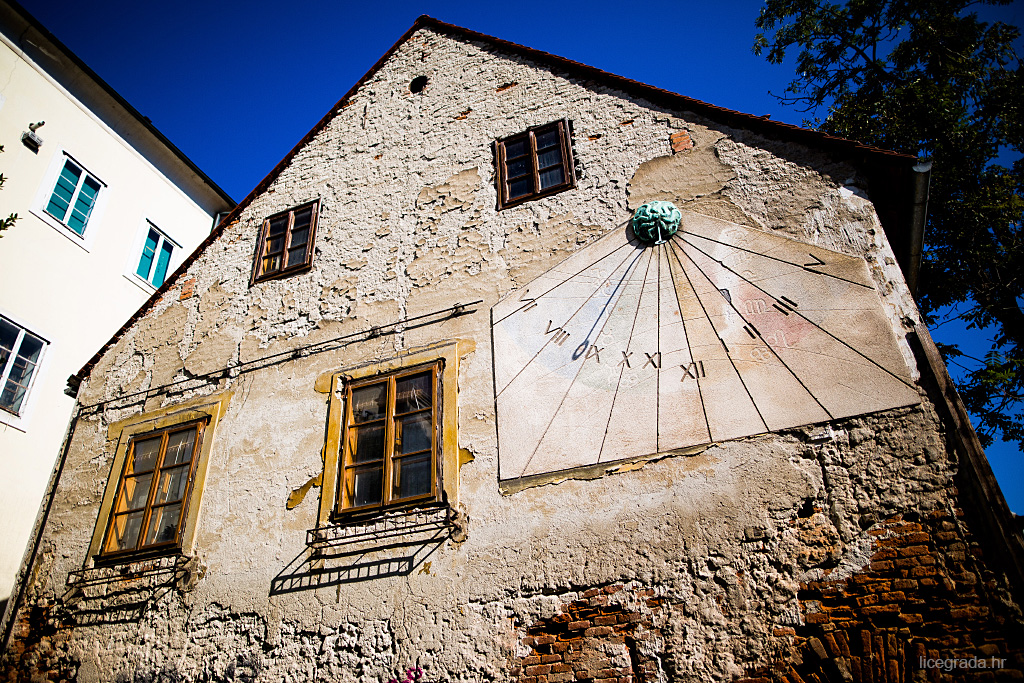 A sundial on the weathered wall of an old Gradec house